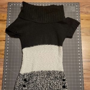 Womens turtle neck Sweater S
Hardly worn